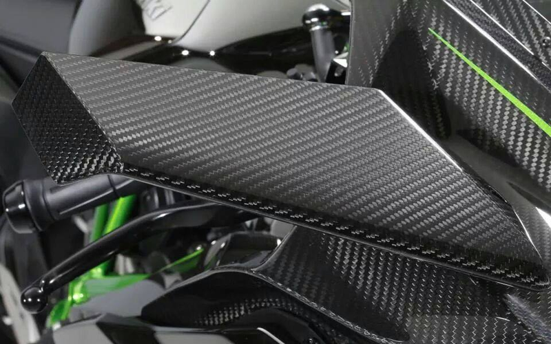 Illustration for article titled The Supercharged Kawasaki Ninja H2R Is Batshit Insane